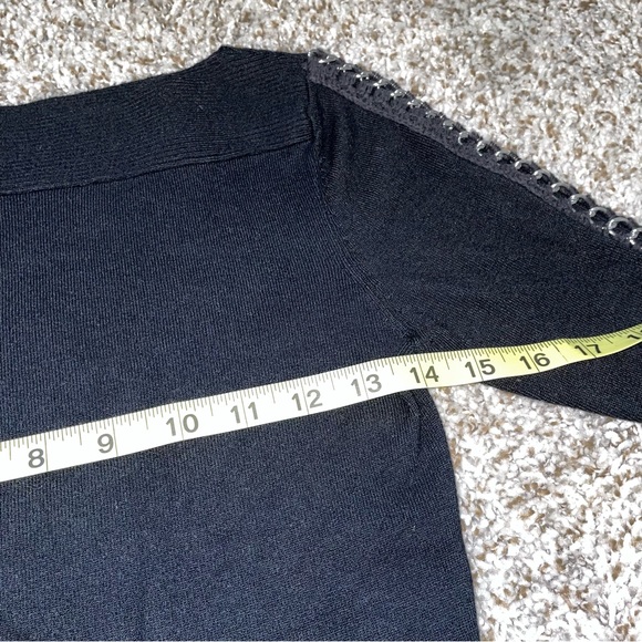 2B BEBE BLACK LONG TOP With Open Chain Link Sleeve Design Size Small - Picture 6 of 8